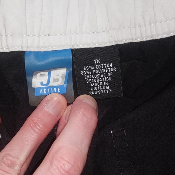 Like New SJB Active Women's Cargo Capri Pants 1X Short - Picture 3 of 5